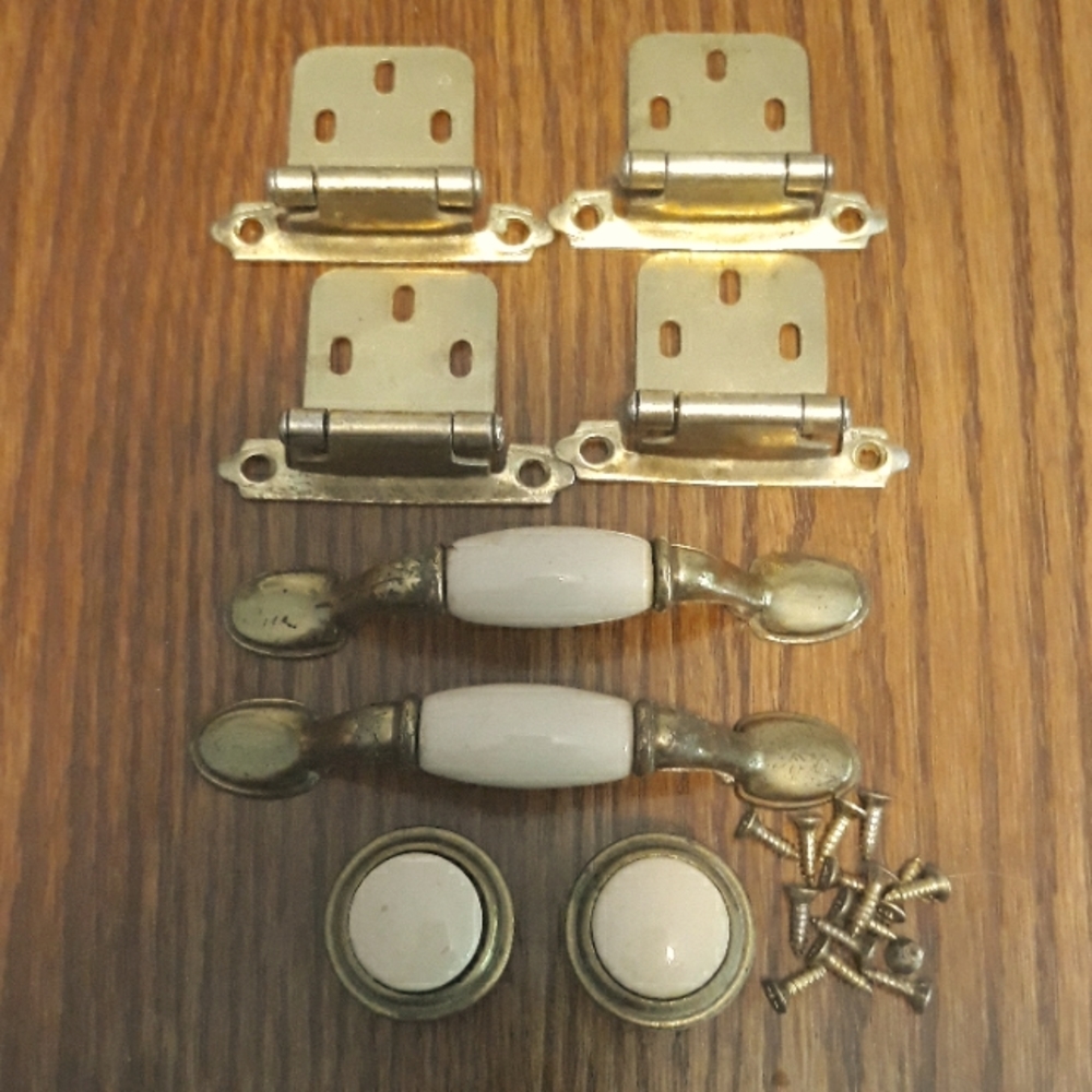 Cabinet hardware